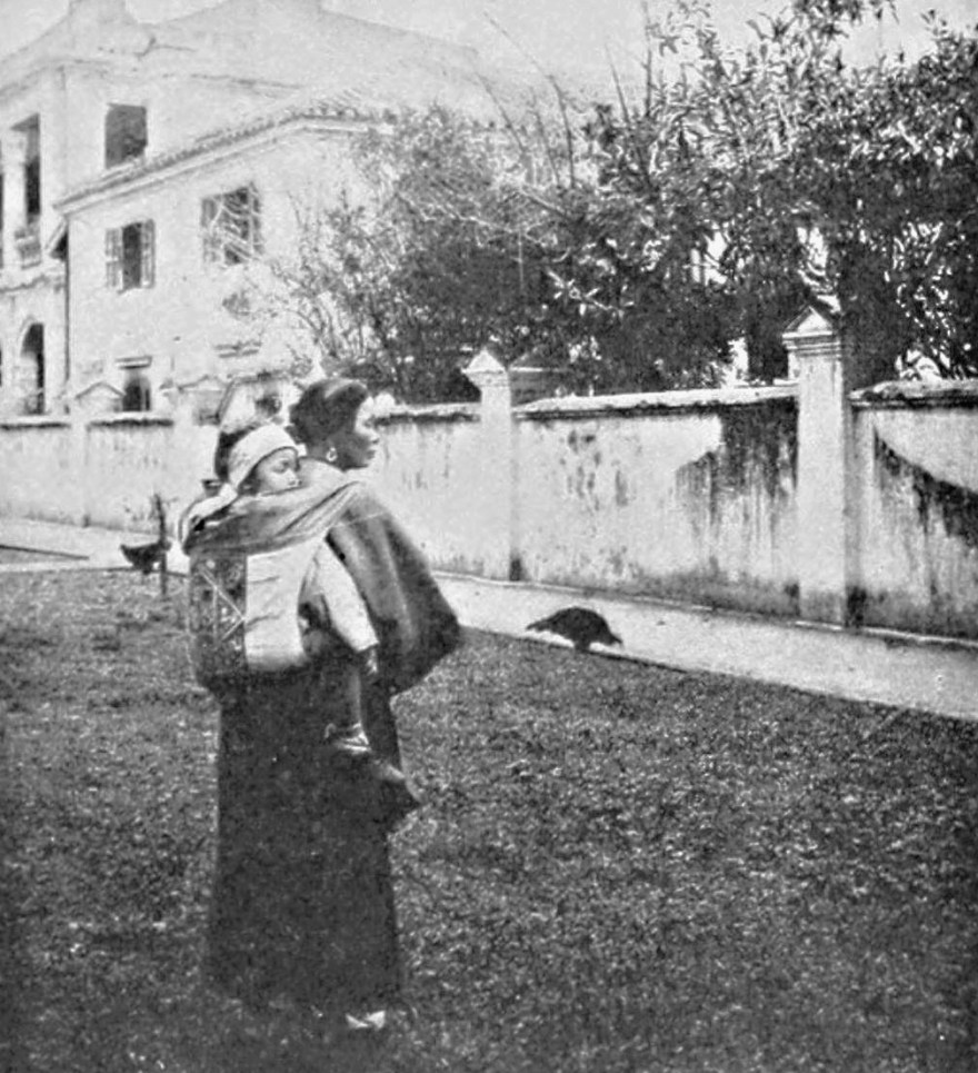 Mother and child - Canton 1920